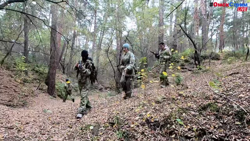 В рамках реализации проекта ОРДОО "Витязь" "Школа патриотов" в Красноярской лесной школе организовано занятие по тактической подготовке (полевой выход и марш-бросок).