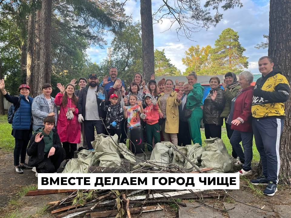 Члены Общественной палаты Ангарского округа совместно с Центром поддержки общественных инициатив проводят субботники.