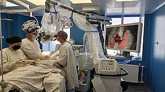 В Больнице скорой медицинской помощи начали проводить операции с помощью уникального для региона микроскопа