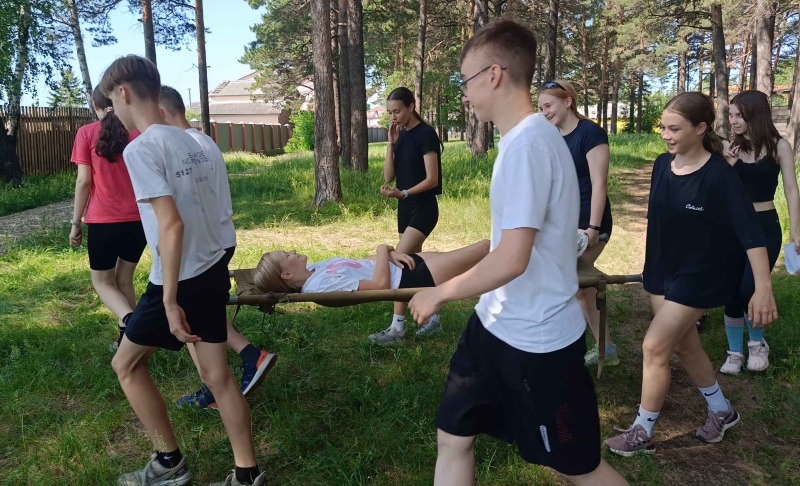 Прошли «Путь героя». Для этого ребятам из пришкольных лагерей пришлось преодолеть серьёзные испытания