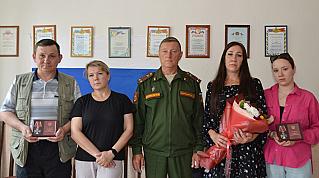 Ценою жизни завоёванные ордена... На прошлой неделе родственникам трёх погибших бойцов были вручены их посмертные награды