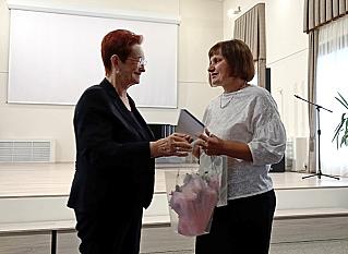 На прошлой неделе в нашем городе с рабочей поездкой побывала председатель Законодательной Думы Томской области Оксана Козловская. Она побывала в трудовых коллективах, встретилась с депутатами