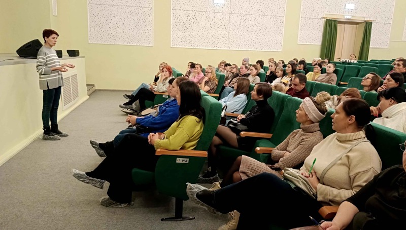 Держим коньки наготове. Родители, планирующие отдать своих детей на обучение фигурному катанию, познакомились с их будущими педагогами