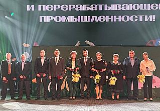 Передовикам вручили отраслевые награды