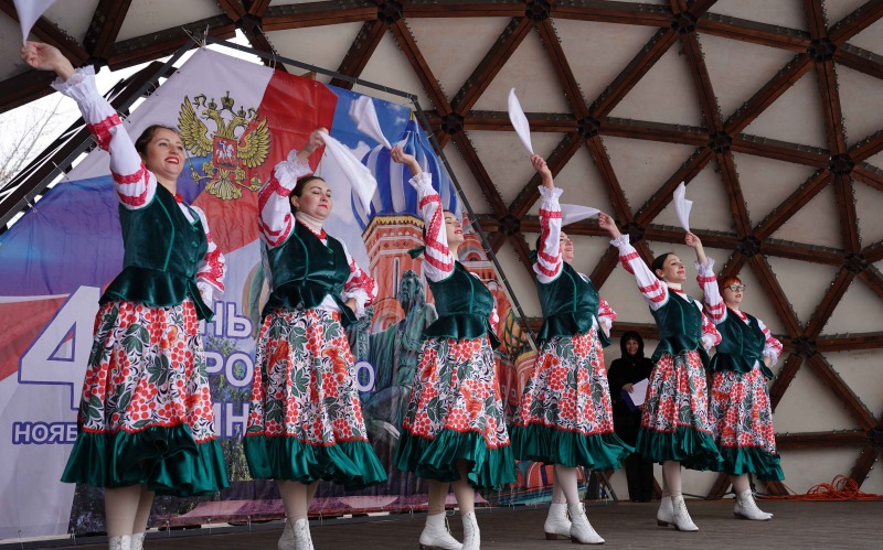 В День народного единства на площади праздников традиционно прошло уличное гуляние
