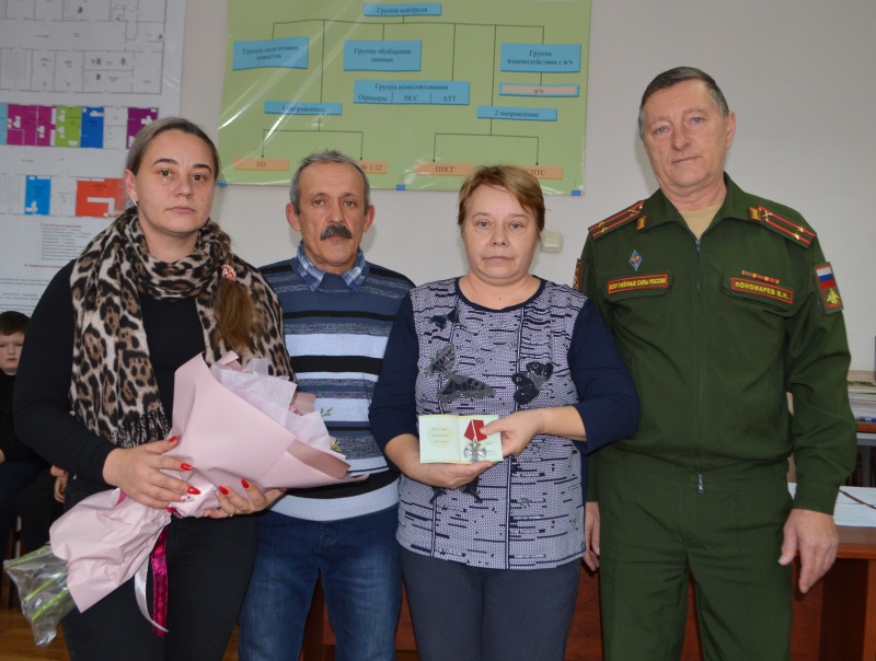 Награды погибших получают родные