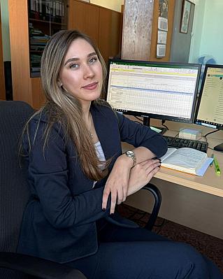 Юлия Водянникова, в школьные годы демонстрировавшая большие успехи и в точных науках, и в творчестве, выбрала техническую профессию