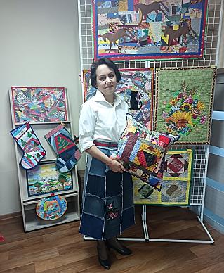 В БЭЦ работает персональная выставка мастерицы лоскутного шитья Татьяны Кунгуровой