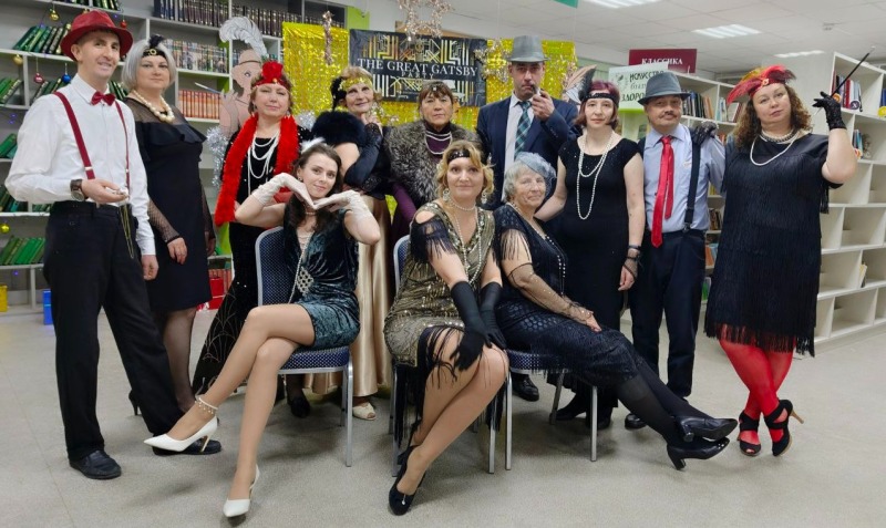 Читательский клуб закрыл литературный сезон-2025 новогодней вечеринкой в стиле 20-х годов прошлого века