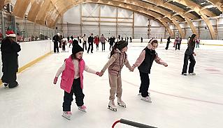 В новогодние праздники распахнула для асиновцев свои двери новая ледовая арена