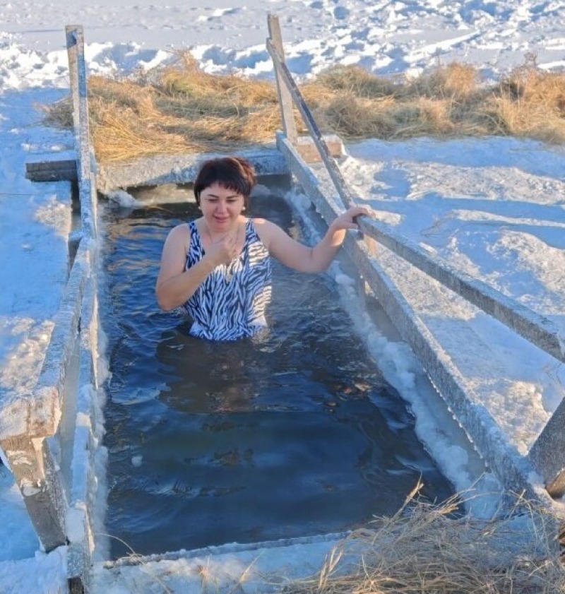 Истинных любителей крещенских купаний мороз не остановил