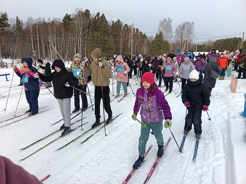 Лыжня объединила поколения. Во Всероссийской акции «Лыжня России» приняли участие более 400 асиновцев