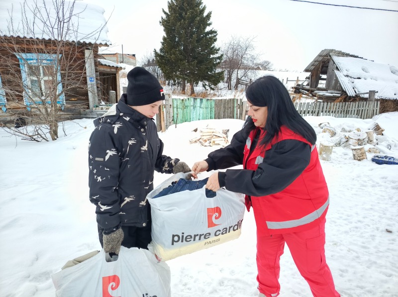 «Я больше никогда не потеряюсь!» – пообещал четырнадцатилетний Андрей, которому передали волонтёрскую помощь