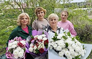 Главные помощницы мамы-фермера – её дочери