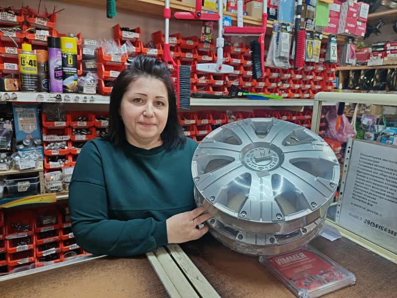 Разбирается в запчастях лучше мужчин