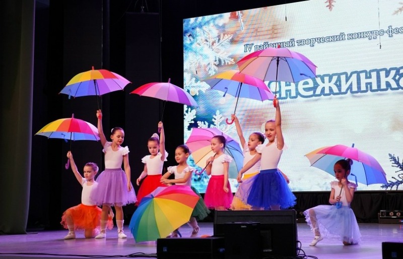 Прилетела «Снежинка» на сцену ДК