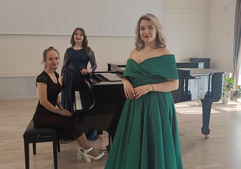 «Весны чарующие трели» – так назывался концерт цикла «Вечера на Садовой», звучавший голосами Анастасии Канаевой и Валентины Срек