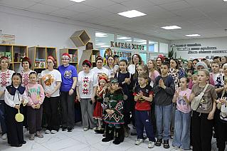 Путешествовали по стране в стенах библиотеки