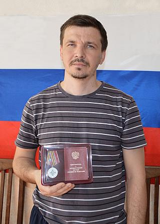 Возвращается к мирной жизни