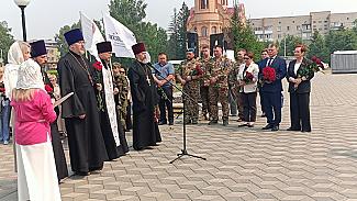 Память о героях – в горсти земли