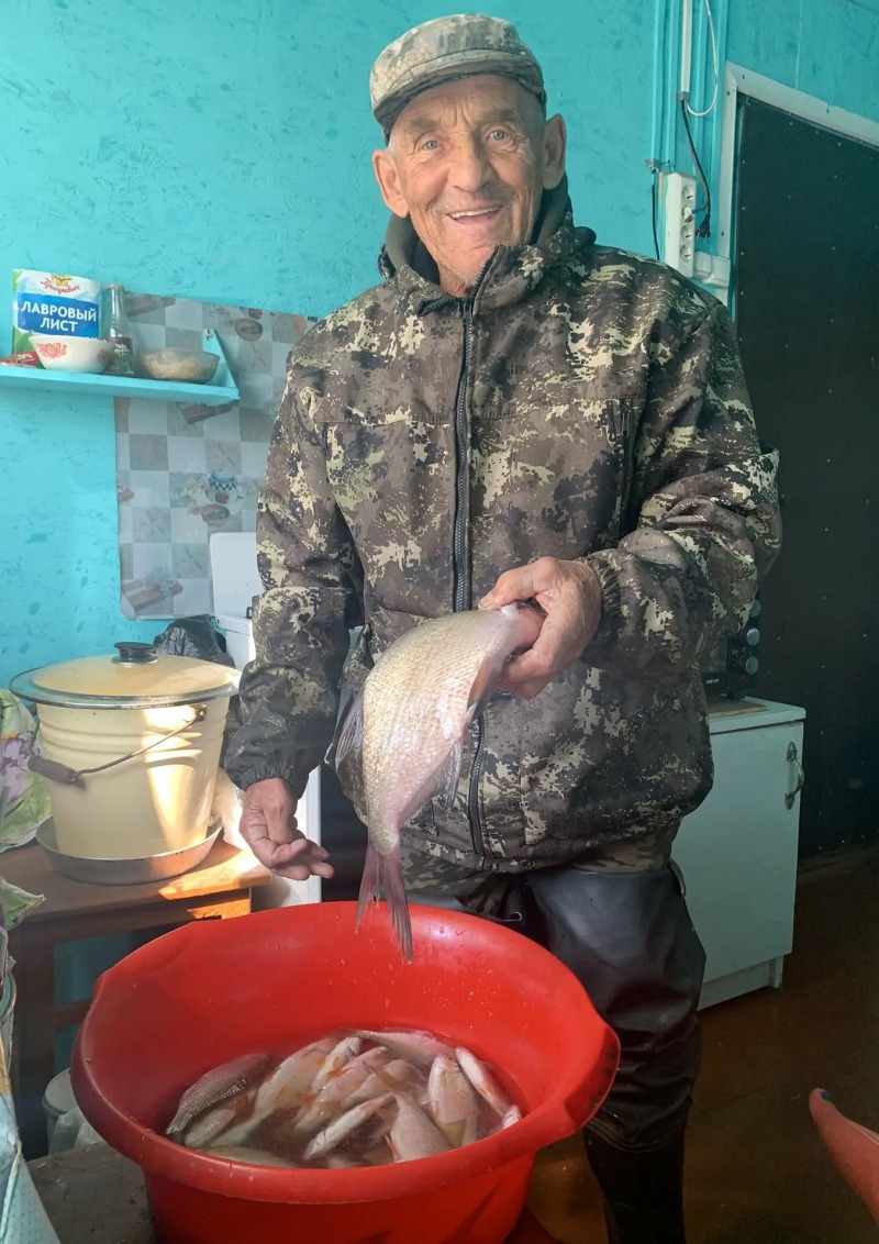 Заядлого рыбака поутру не толкают в бока