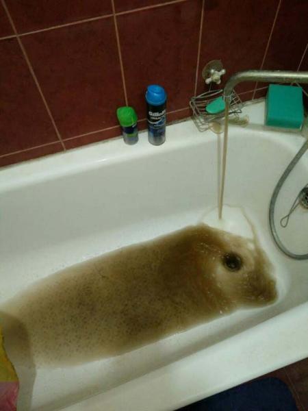 Вместо горячей воды — грязь
