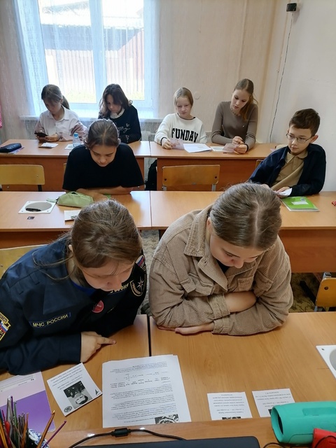 Первые занятия прошли в творческом объединении "Волшебный сундучок" (руководитель Раиль Ольга Александровна)