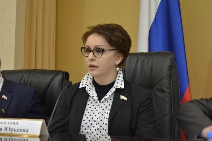 Министр труда, предлагавшая прожить на 3,5 тысячи рублей в месяц, получала 200 тысяч ежегодно в качестве матпомощи