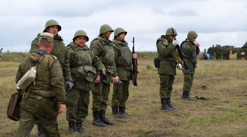 И в бою, и в столовой. Глава Саратовской области опубликовал видео о подготовке призывников