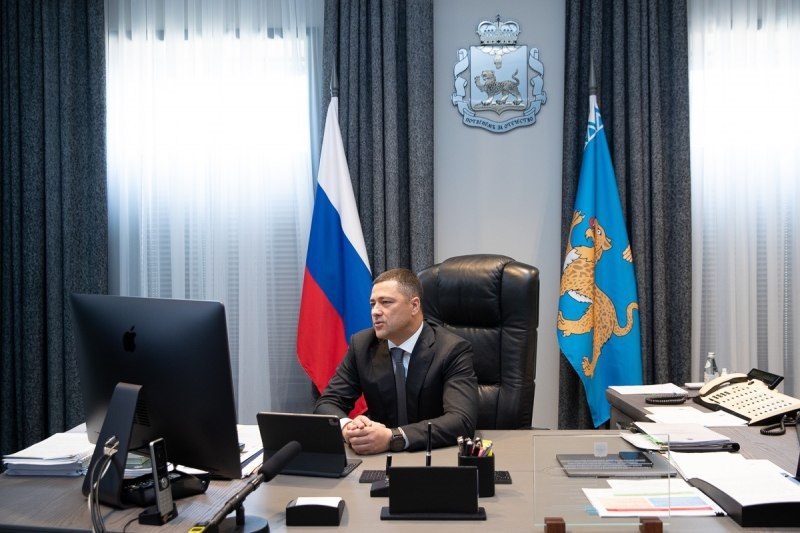 Губернатор Михаил Ведерников поблагодарил участников Первого регионального форума молодых семей за созидательную общественную работу