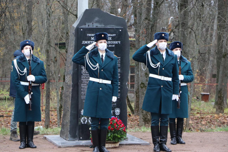 В области установили памятник в честь ветерана МЧС