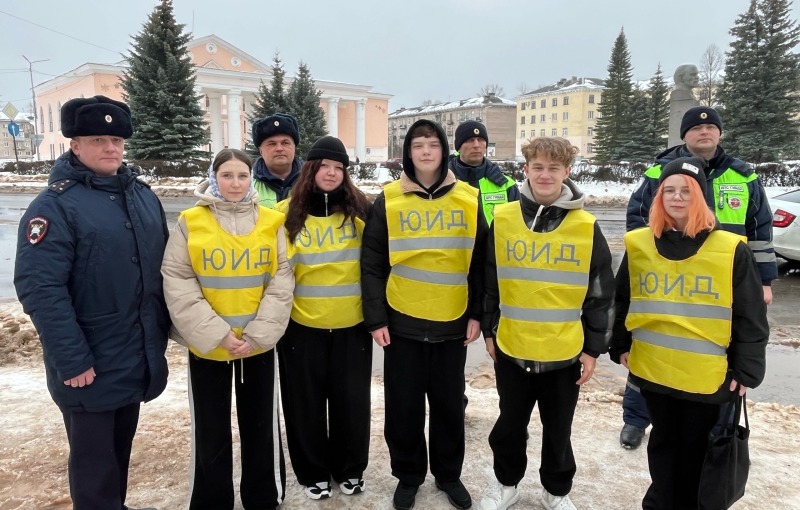 В Пикалёво прошла акция «Ответственный водитель — это звание родителя!»