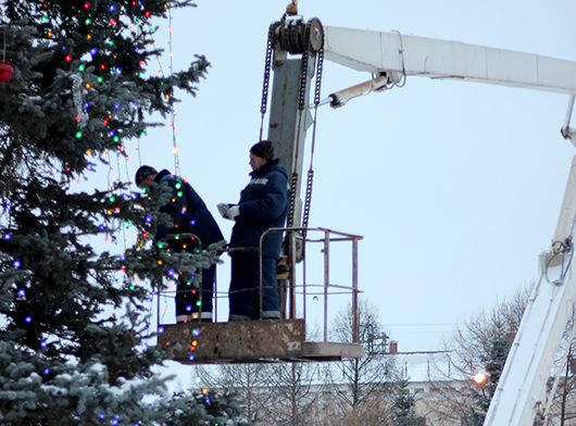 Городской фестиваль «Новогодние елки  Пикалево»