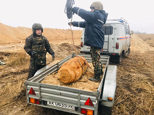 Авиационную бомбу весом в полтонны вывезли из Луги