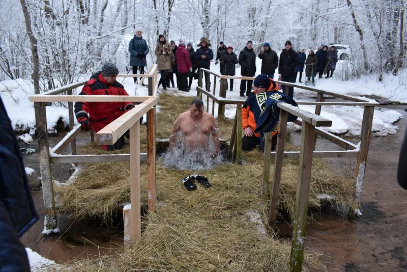 Николай Пустотин окунулся в «иордань» вместе с пикалёвцами