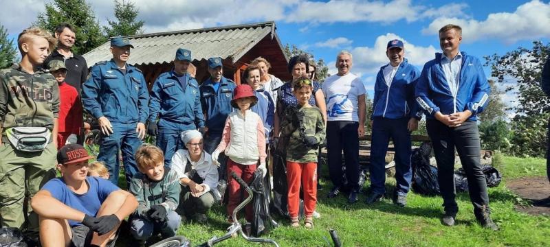 Председатель Законодательного собрания Ленинградской области, секретарь регионального отделения партии ЕР Сергей Бебенин принял участие в III Региональном велофестивале Velo-47, приуроченном к Году чистой воды в регионе.