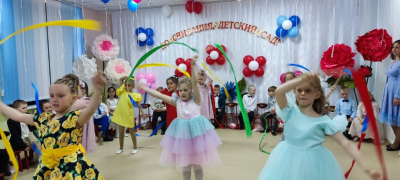 Весна - время выпускных праздников в детских садах.