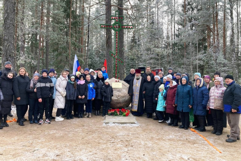 В День народного единства у начала «Дороги жизни» открыли мемориал.