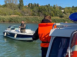 Сотрудники МЧС России  провели профилактический рейд по безопасности на осенней рыбалке