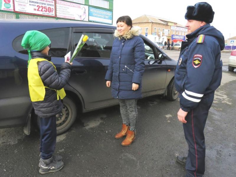 «Дорожный дозор» поздравил женщин