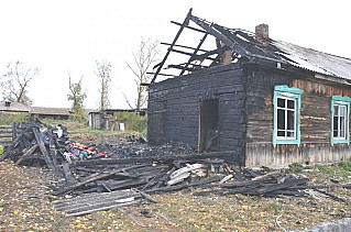 Пожар уничтожил полдома