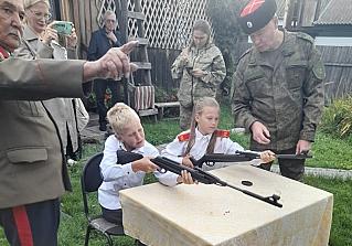 Как юные казаки присягу принимали