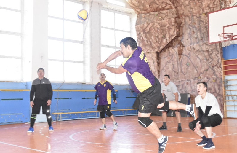 Папы могут и в волейбол сыграть!