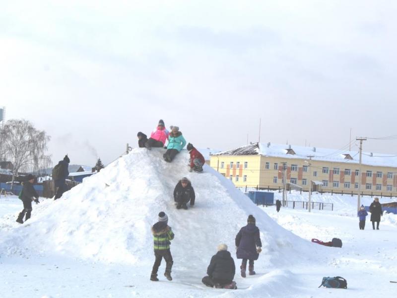 Снежная радость для матурских ребятишек