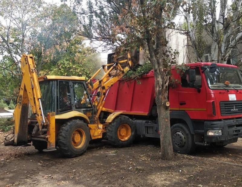 Переданные пензенцами спецмашины задействованы в благоустройстве Токмакского округа