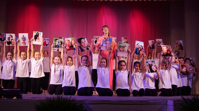 Мама, за всё тебя благодарю!Мама – наш первый учитель, надёжный спутник и...