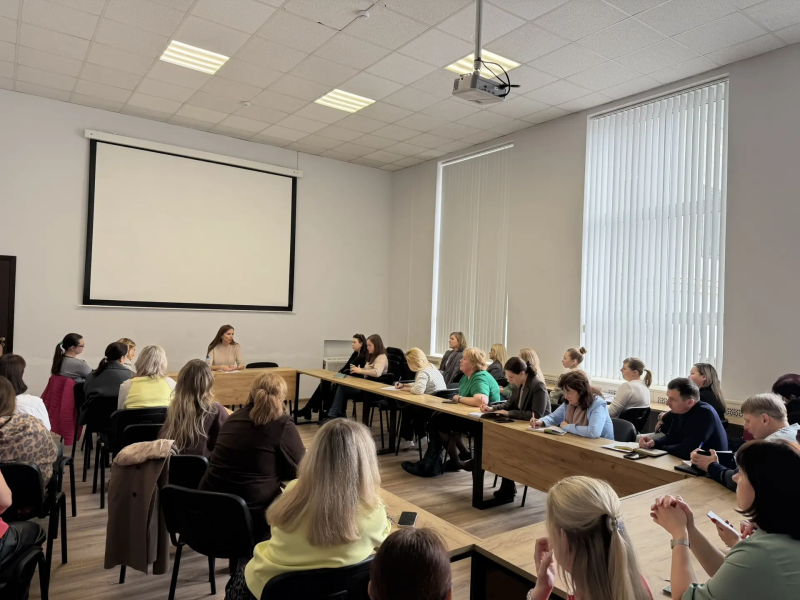 Муниципальным служащим рассказали об ограничениях и запретах, установленных антикорруционным законодательством