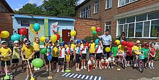 Арсеньев присоединился ко Всероссийской акции «Зарядка со стражем порядка»