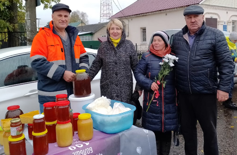 Всё на ярмарке найдёшь, без покупок не уйдёшь!