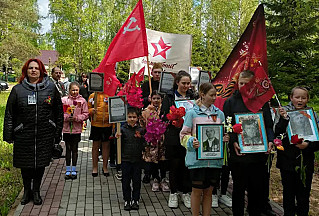 Великим огненным годам святую память сохраняя…